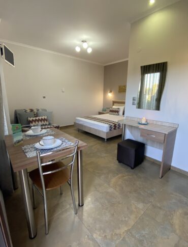 CLASSIC TRIPLE STUDIO