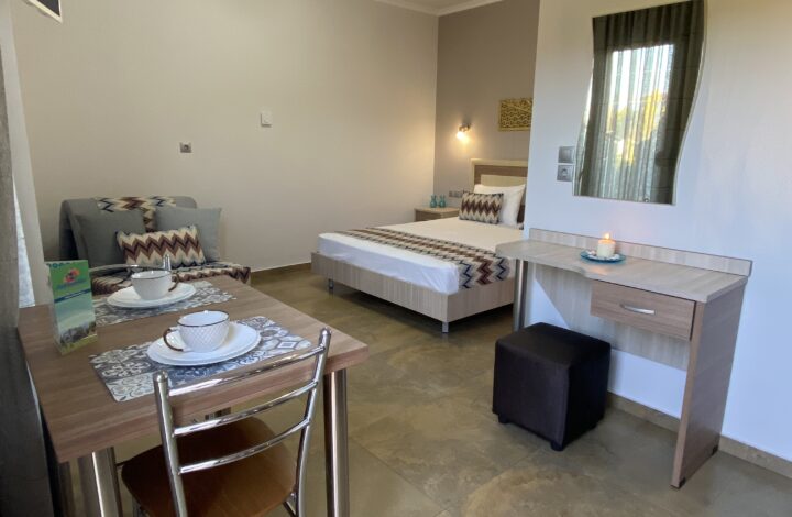 CLASSIC TRIPLE STUDIO